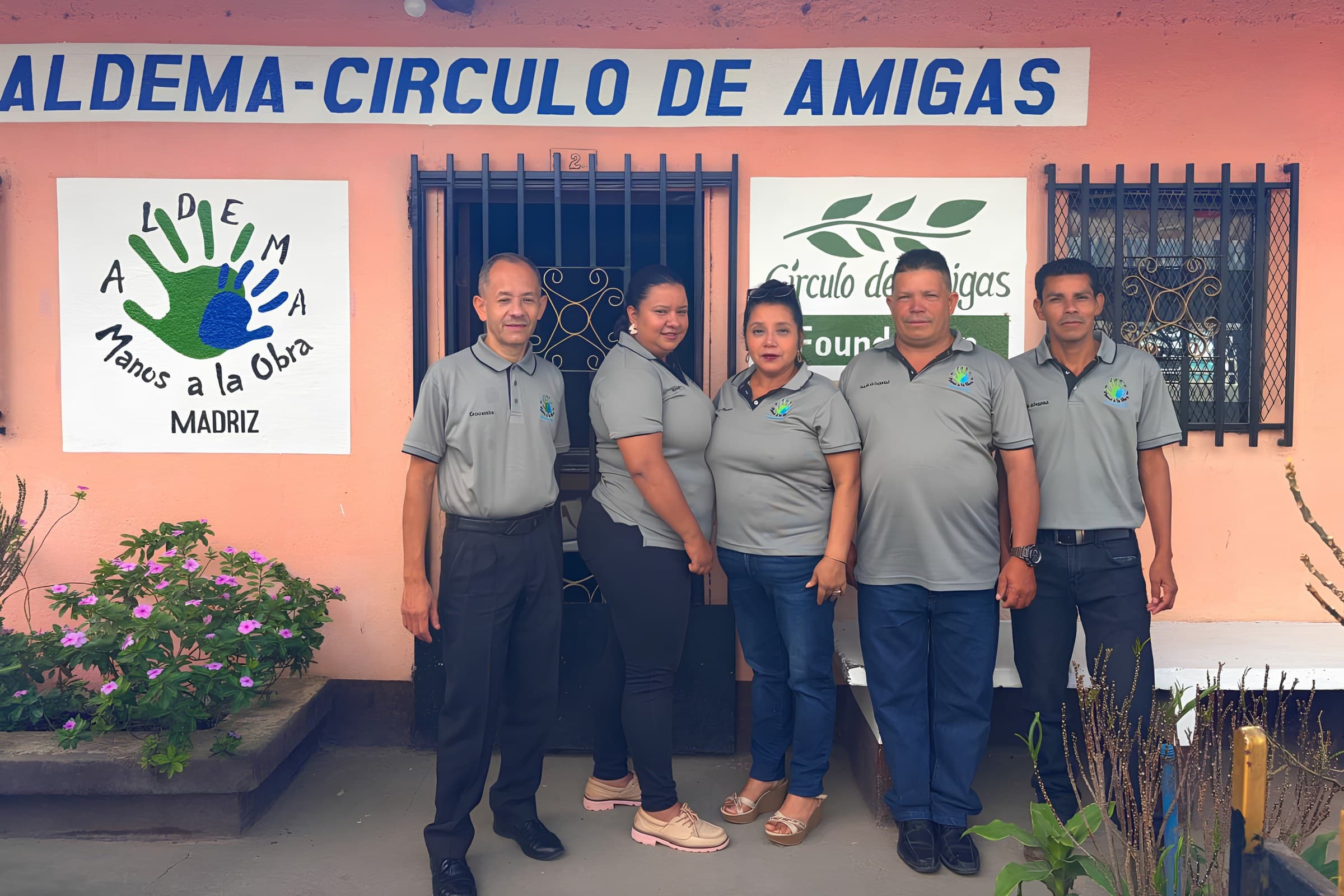 Círculo de Amigas Foundation staff at the community library in Jinotega